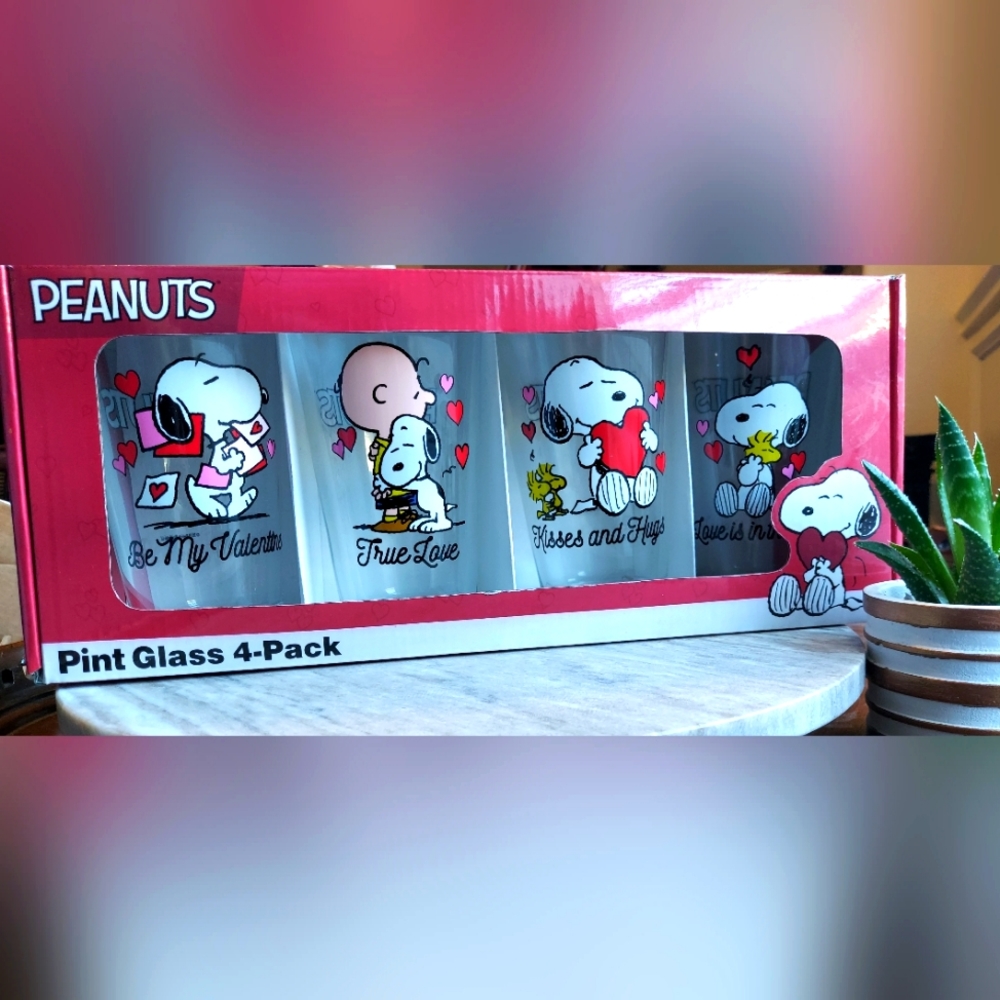 Peanuts Valentine’s Day Pint Glasses Set of 4